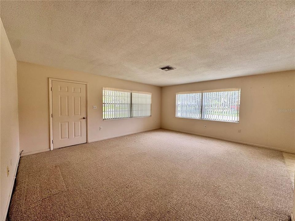 For Sale: $240,000 (3 beds, 2 baths, 1344 Square Feet)