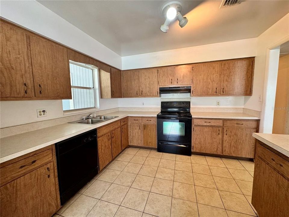 For Sale: $240,000 (3 beds, 2 baths, 1344 Square Feet)