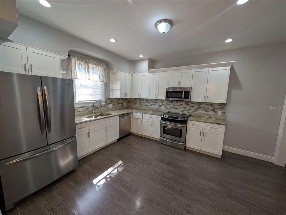 For Rent: $1,745 (3 beds, 1 baths, 1934 Square Feet)