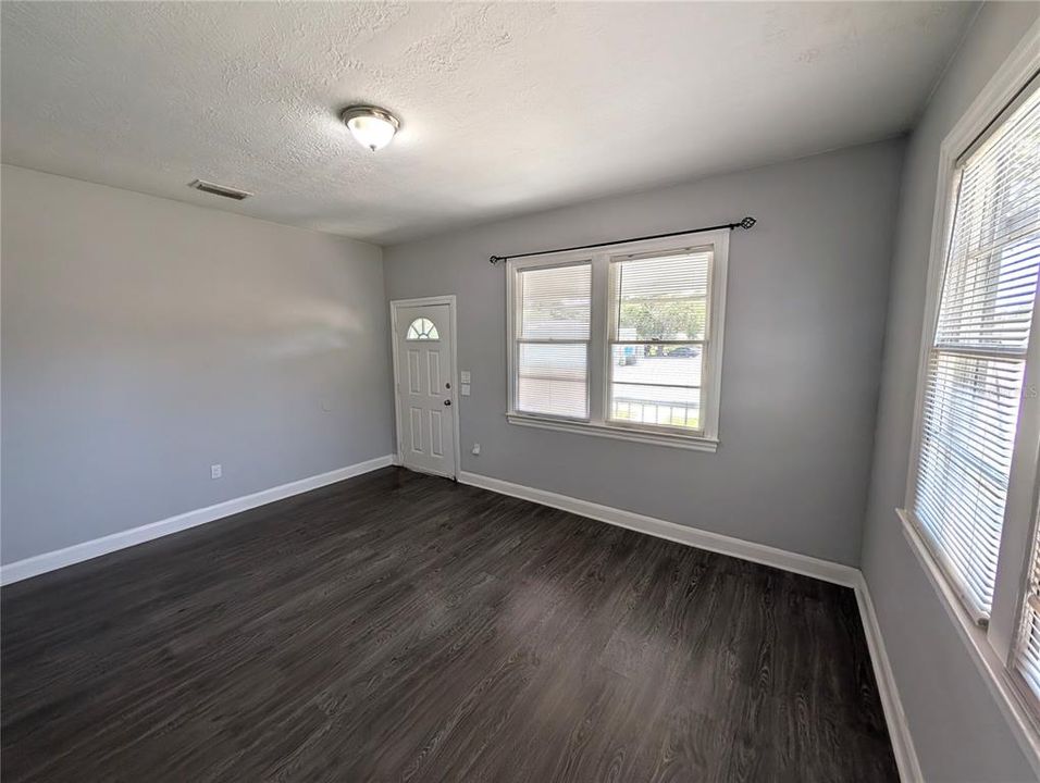 For Rent: $1,745 (3 beds, 1 baths, 1934 Square Feet)