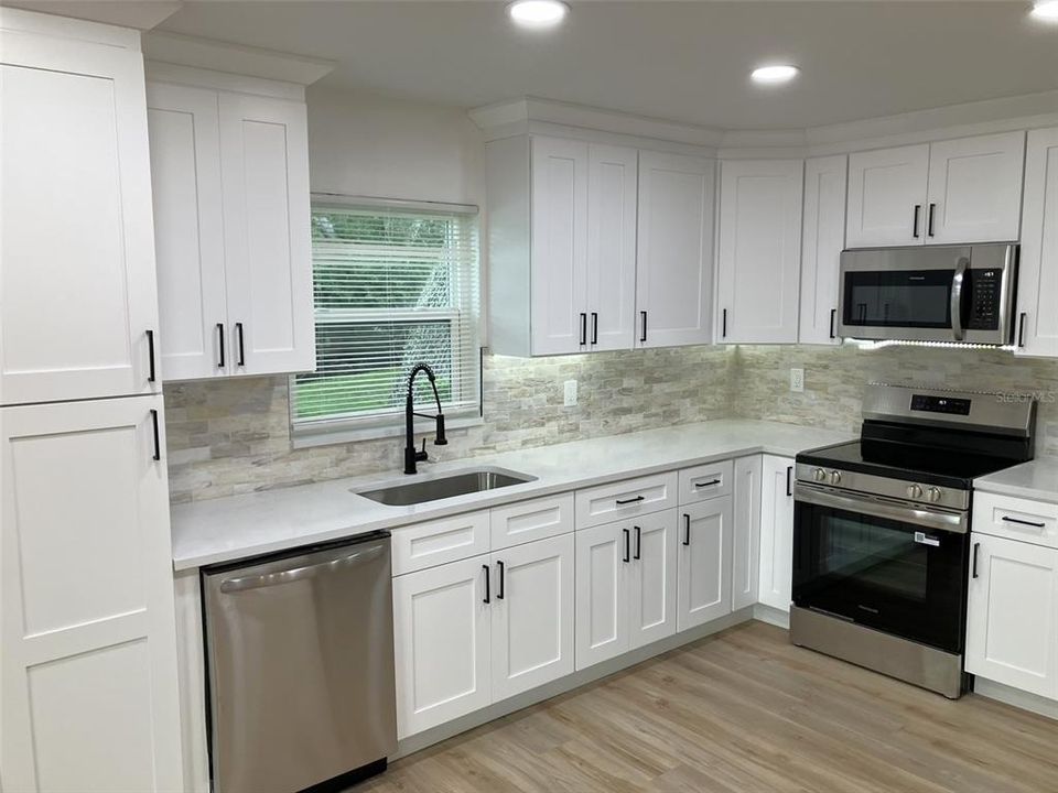 For Sale: $324,900 (4 beds, 2 baths, 1550 Square Feet)