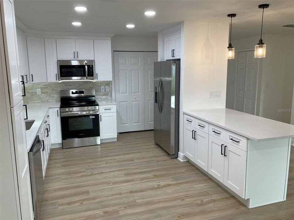 For Sale: $324,900 (4 beds, 2 baths, 1550 Square Feet)