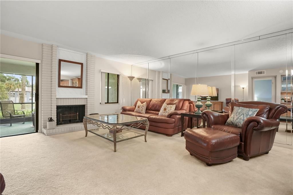 For Sale: $184,900 (2 beds, 2 baths, 1339 Square Feet)