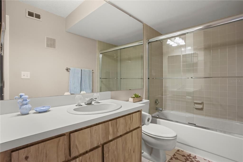 For Sale: $184,900 (2 beds, 2 baths, 1339 Square Feet)