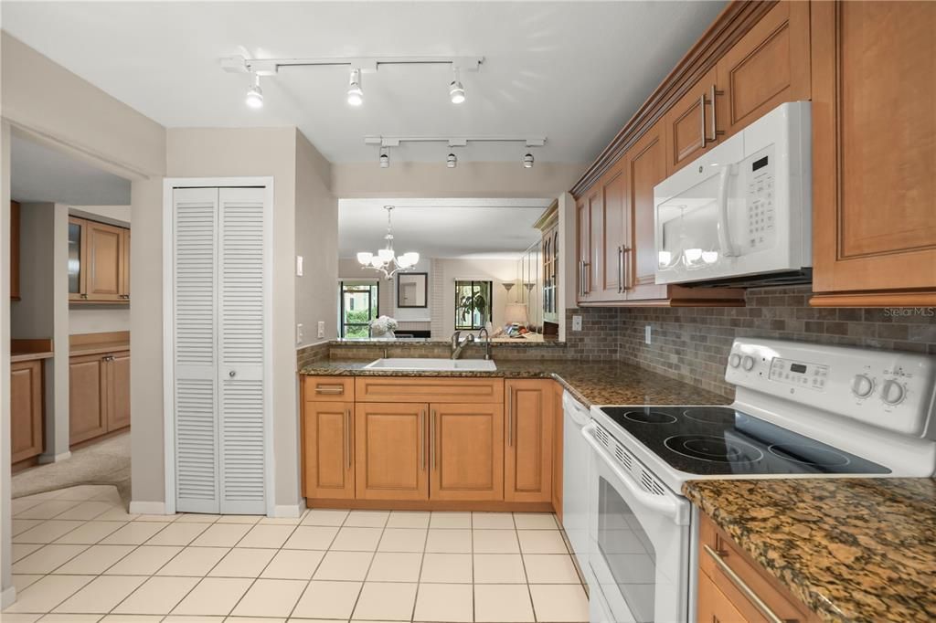 For Sale: $184,900 (2 beds, 2 baths, 1339 Square Feet)
