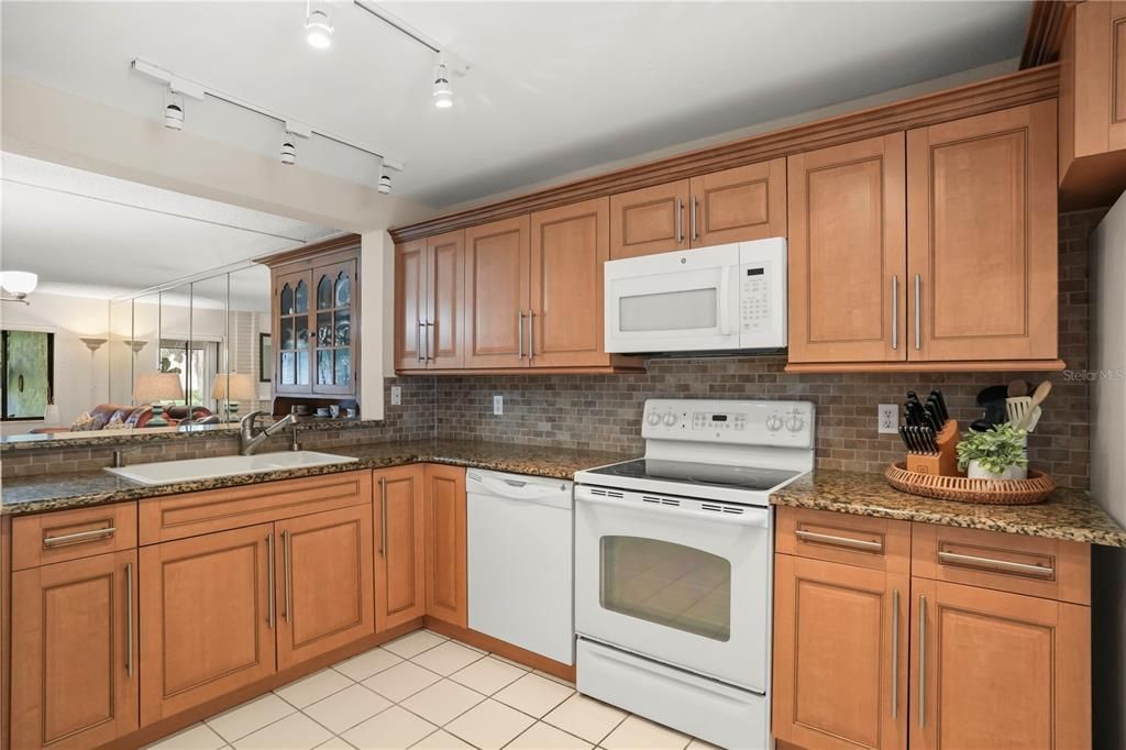 For Sale: $184,900 (2 beds, 2 baths, 1339 Square Feet)