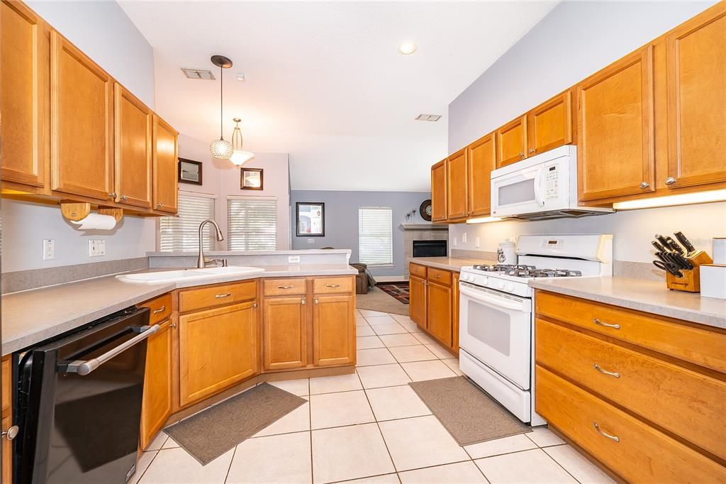 For Sale: $430,000 (4 beds, 3 baths, 2345 Square Feet)