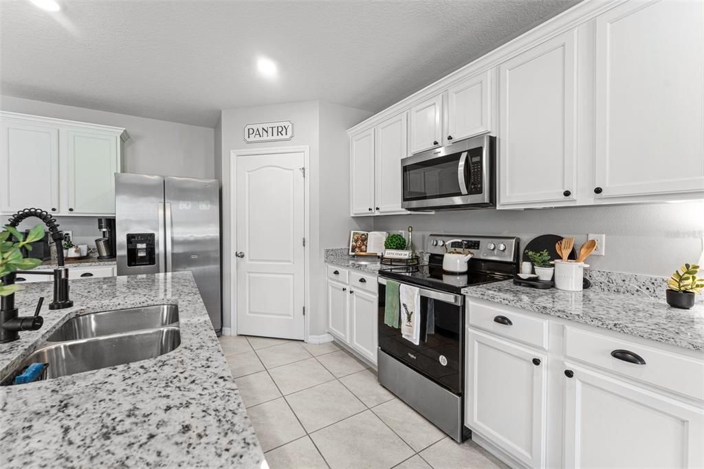 For Sale: $425,000 (5 beds, 3 baths, 2626 Square Feet)