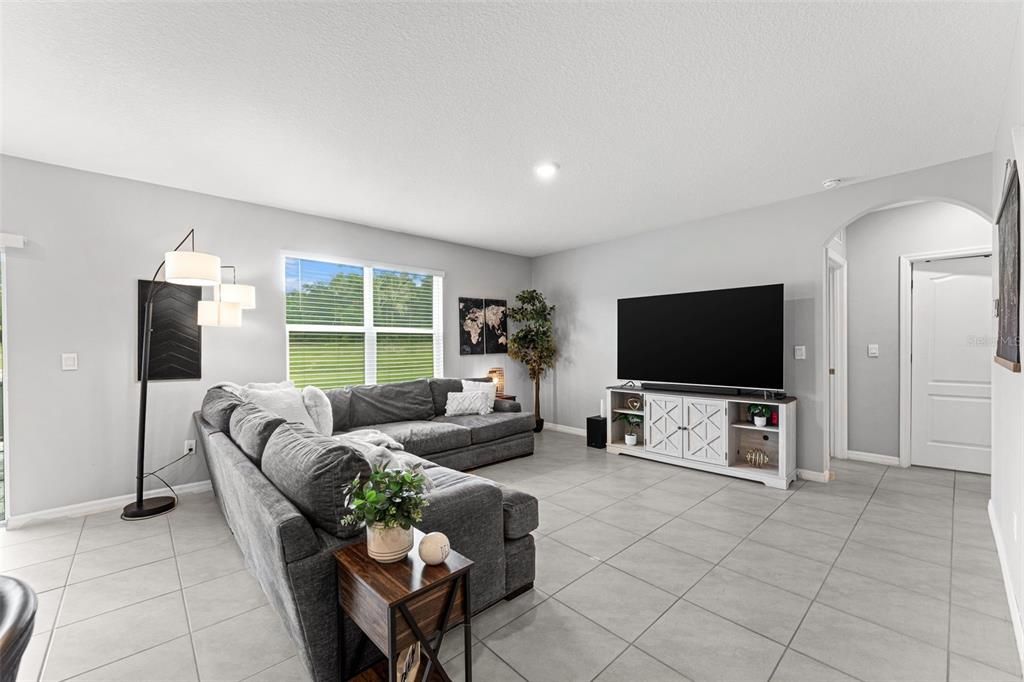 For Sale: $425,000 (5 beds, 3 baths, 2626 Square Feet)
