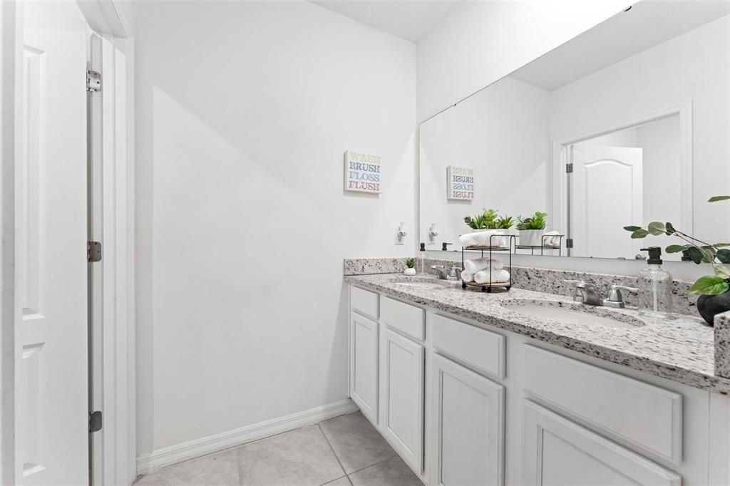 For Sale: $425,000 (5 beds, 3 baths, 2626 Square Feet)