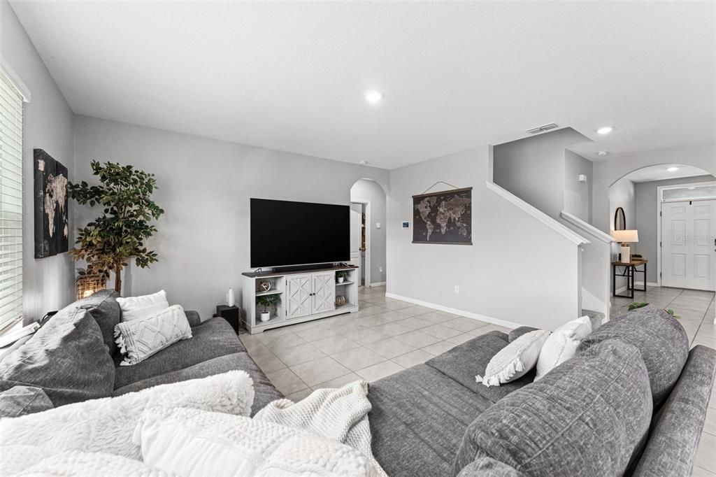 For Sale: $425,000 (5 beds, 3 baths, 2626 Square Feet)