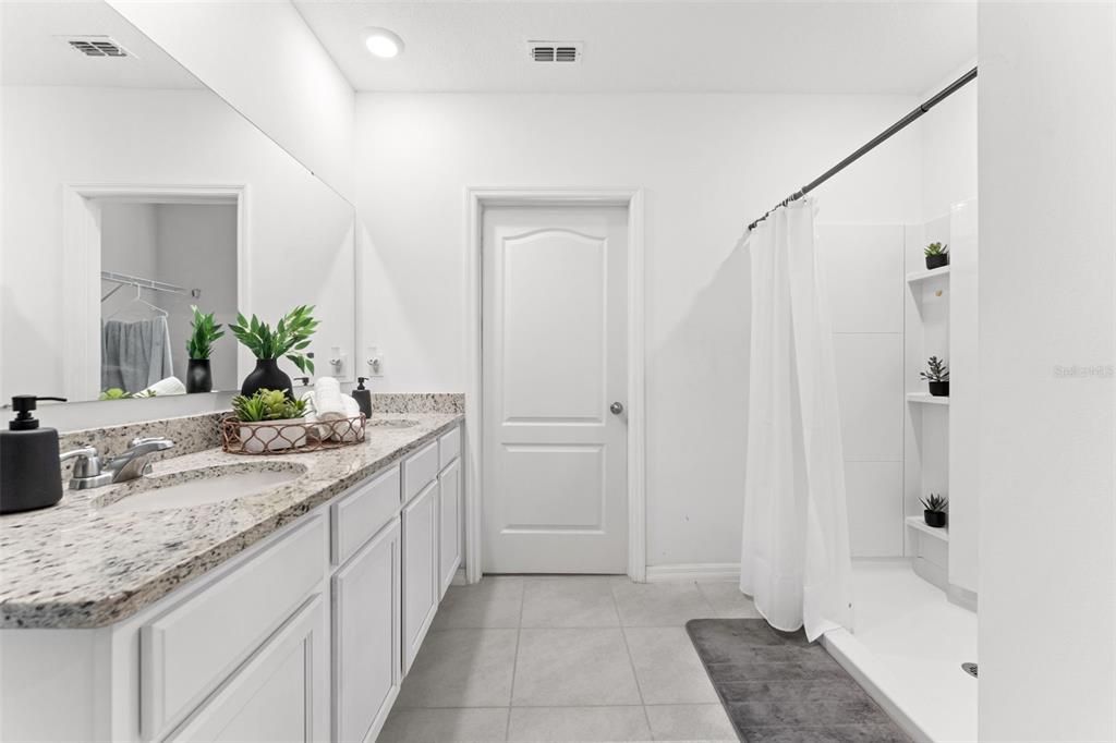 For Sale: $425,000 (5 beds, 3 baths, 2626 Square Feet)