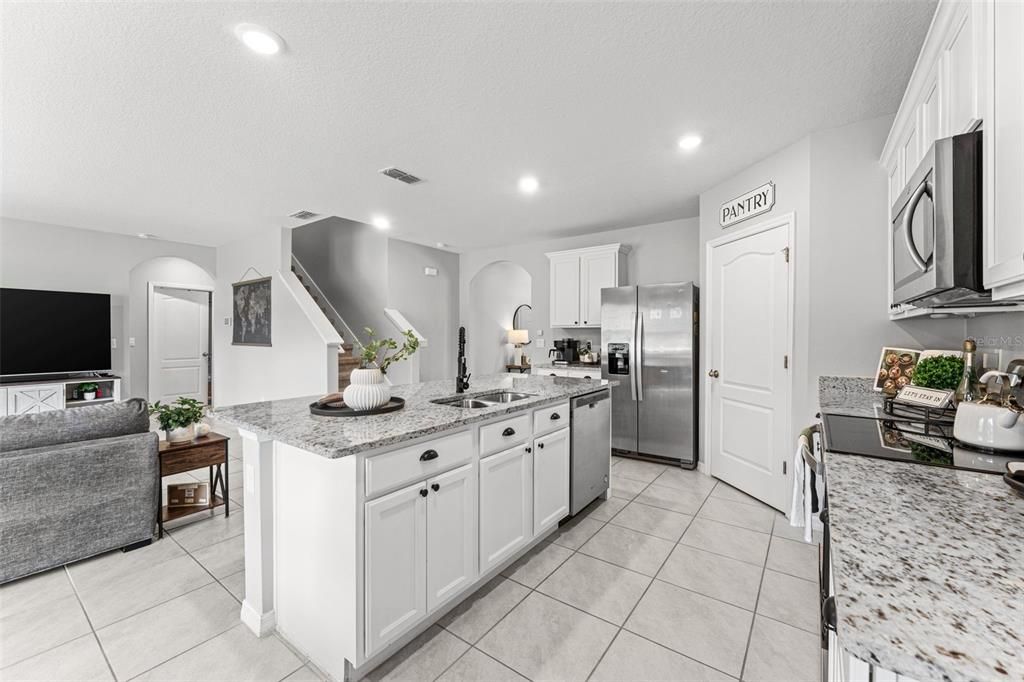 For Sale: $425,000 (5 beds, 3 baths, 2626 Square Feet)