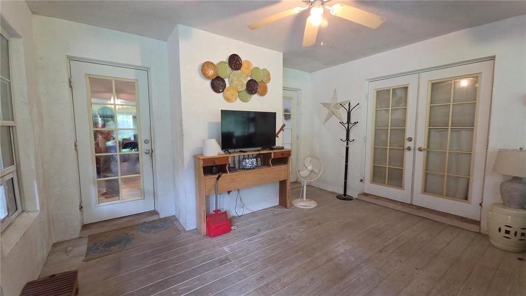 For Sale: $549,900 (3 beds, 2 baths, 2075 Square Feet)