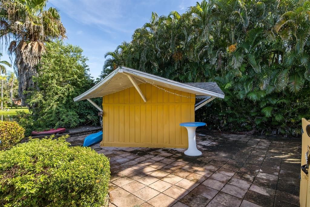 На продажу: $799,000 (4 спален, 2 ванн, 1908 Квадратных фут)