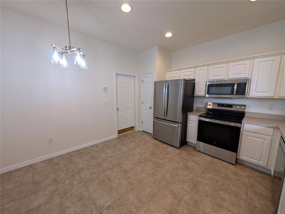 For Rent: $2,750 (3 beds, 2 baths, 1657 Square Feet)
