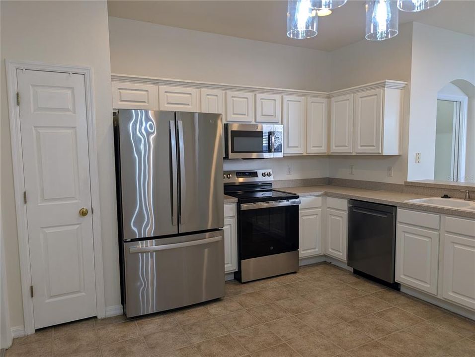 For Rent: $2,750 (3 beds, 2 baths, 1657 Square Feet)