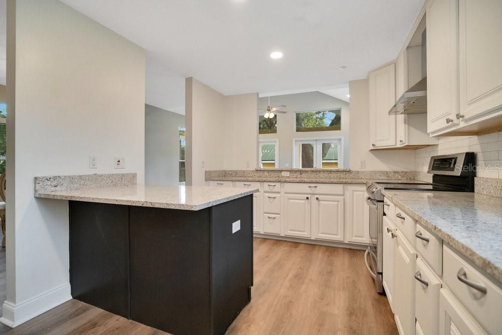 На продажу: $650,000 (3 спален, 2 ванн, 2000 Квадратных фут)