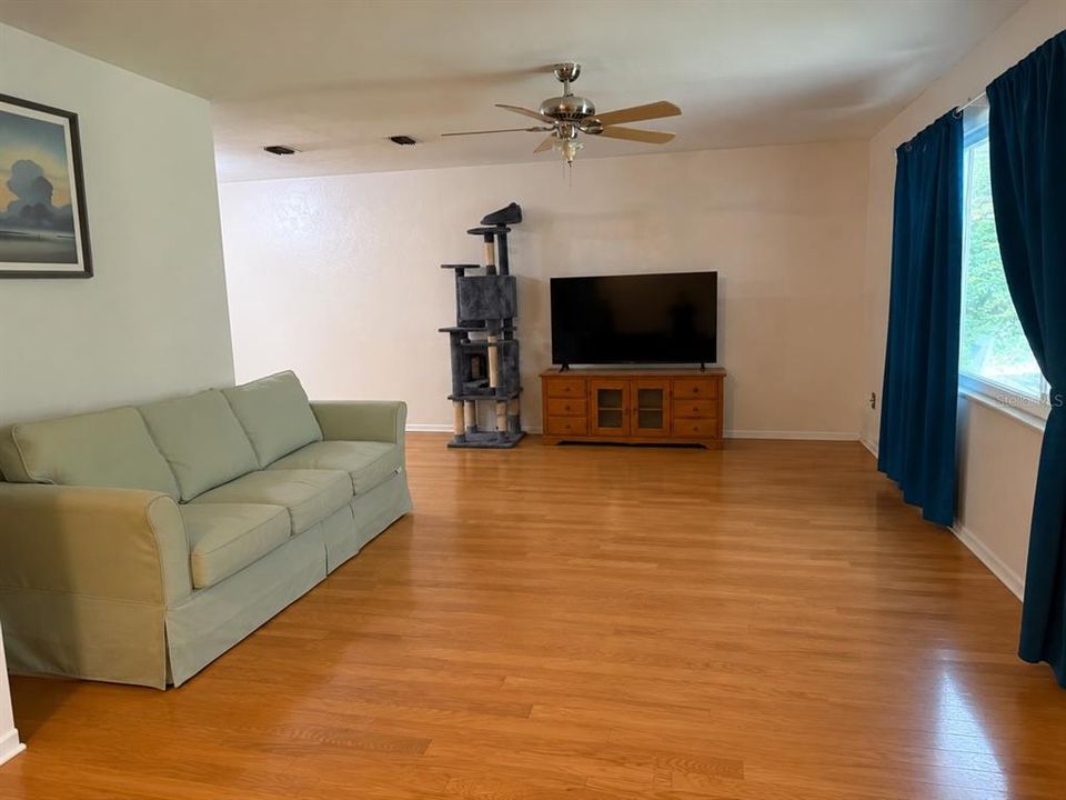 En Venta: $224,900 (3 camas, 3 baños, 2387 Pies cuadrados)