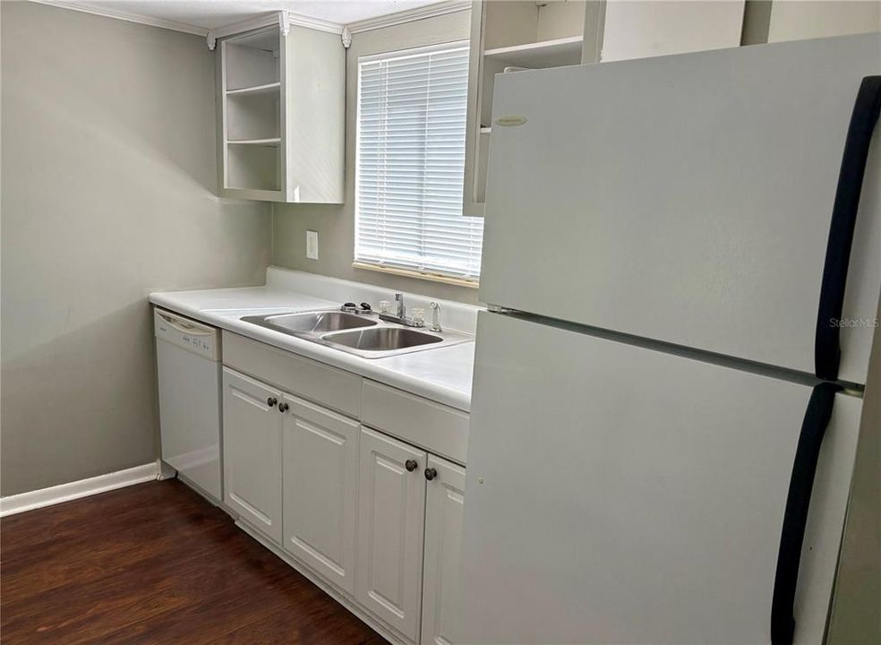 For Sale: $80,000 (1 beds, 1 baths, 760 Square Feet)