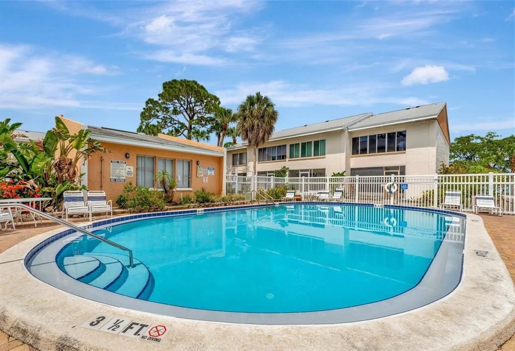 For Sale: $80,000 (1 beds, 1 baths, 760 Square Feet)