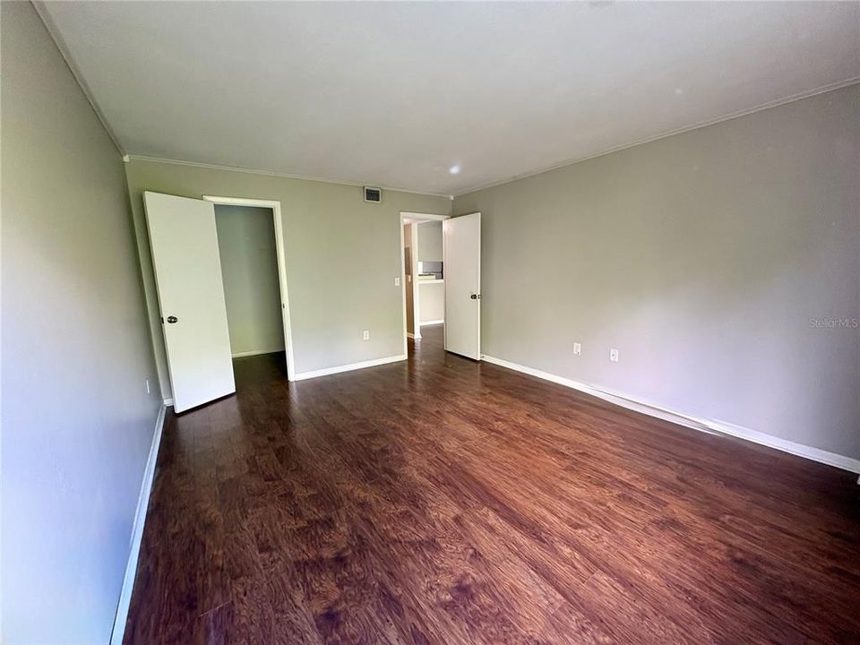 For Sale: $80,000 (1 beds, 1 baths, 760 Square Feet)