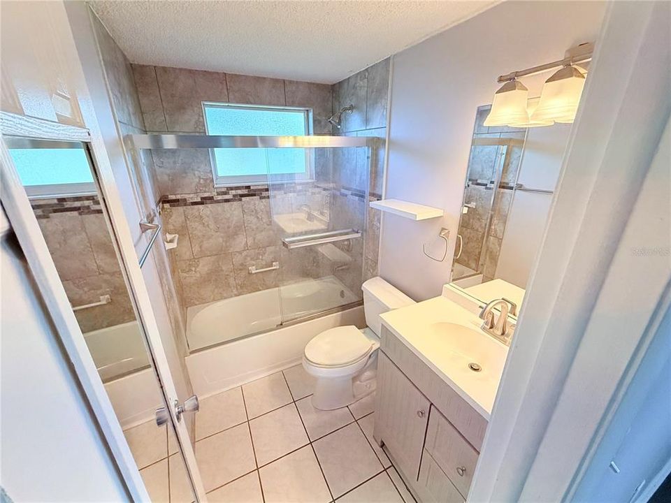 На продажу: $224,999 (2 спален, 2 ванн, 952 Квадратных фут)