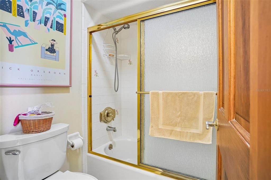 For Sale: $245,000 (2 beds, 2 baths, 1339 Square Feet)