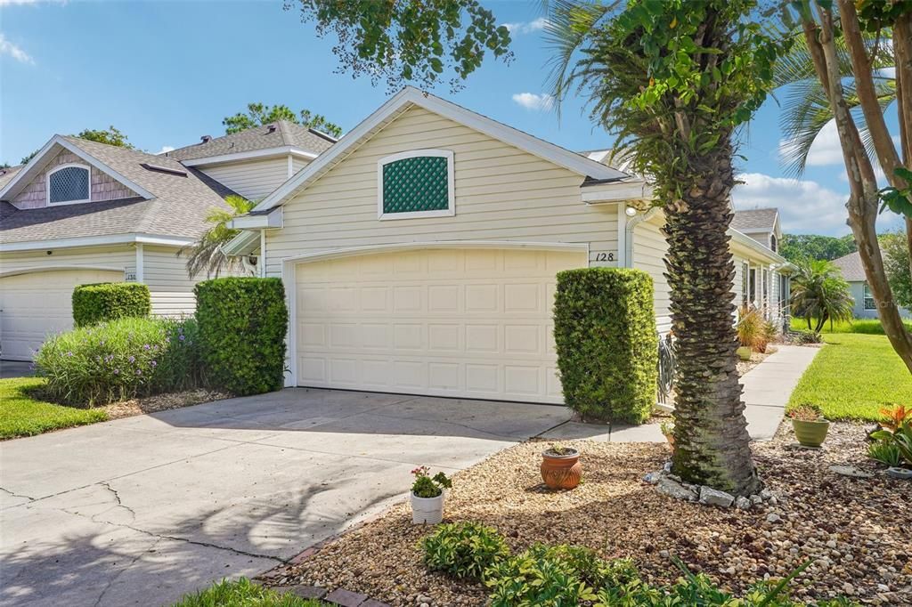 For Sale: $245,000 (2 beds, 2 baths, 1339 Square Feet)