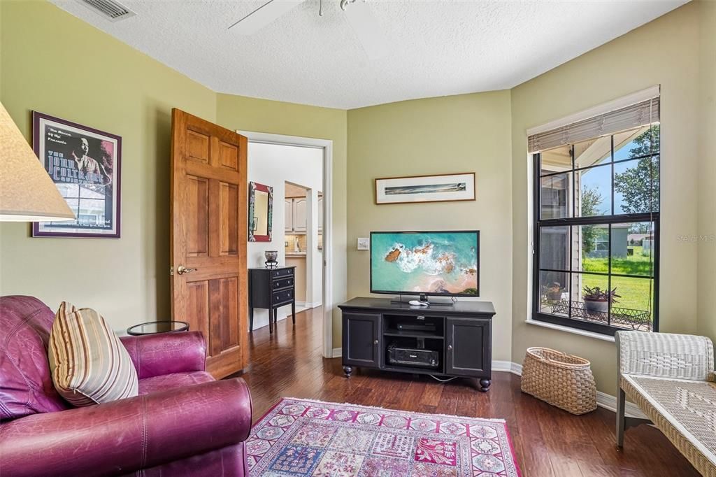 For Sale: $245,000 (2 beds, 2 baths, 1339 Square Feet)