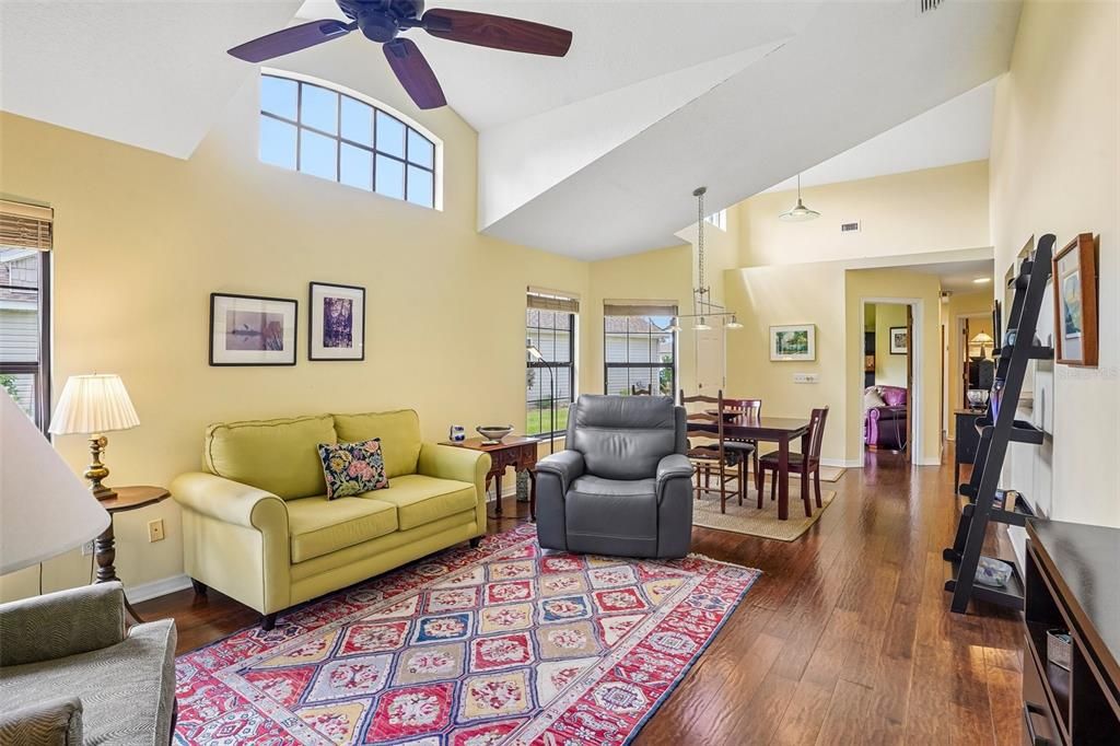 For Sale: $245,000 (2 beds, 2 baths, 1339 Square Feet)