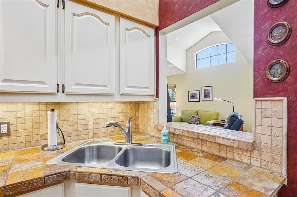 For Sale: $245,000 (2 beds, 2 baths, 1339 Square Feet)