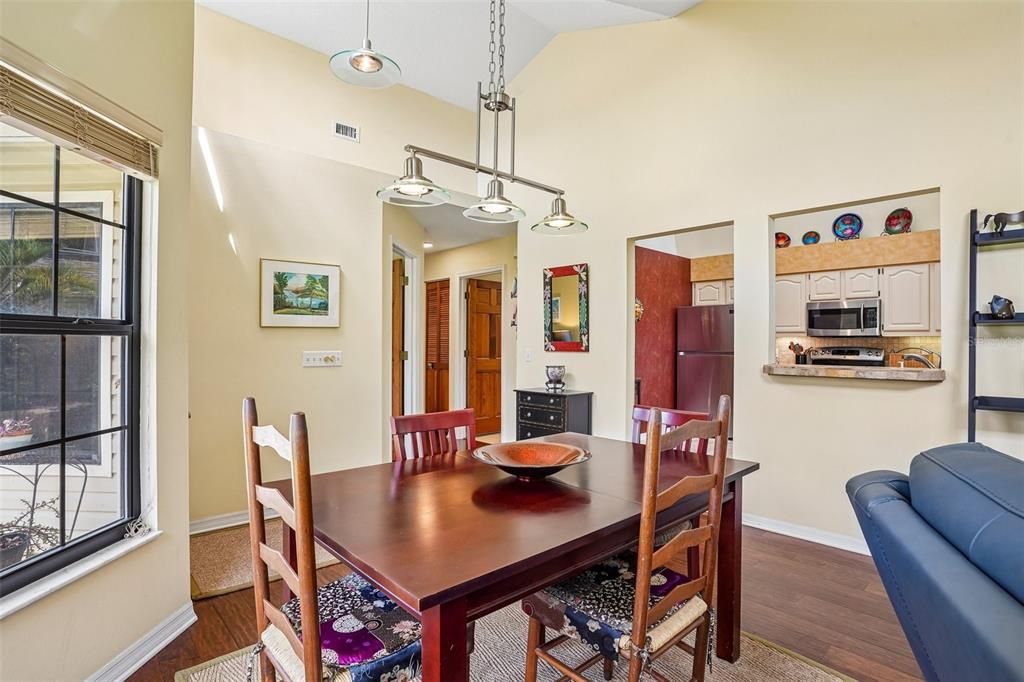 For Sale: $245,000 (2 beds, 2 baths, 1339 Square Feet)