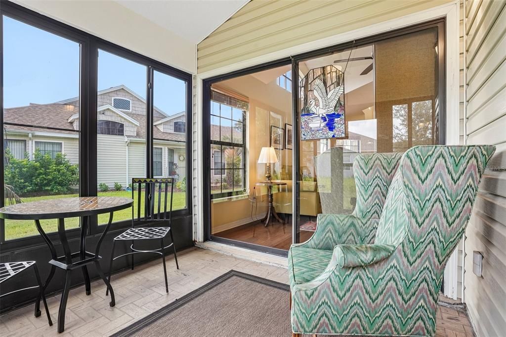 For Sale: $245,000 (2 beds, 2 baths, 1339 Square Feet)