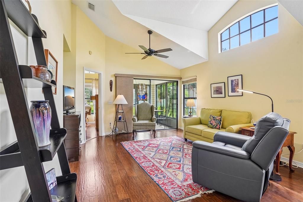 For Sale: $245,000 (2 beds, 2 baths, 1339 Square Feet)