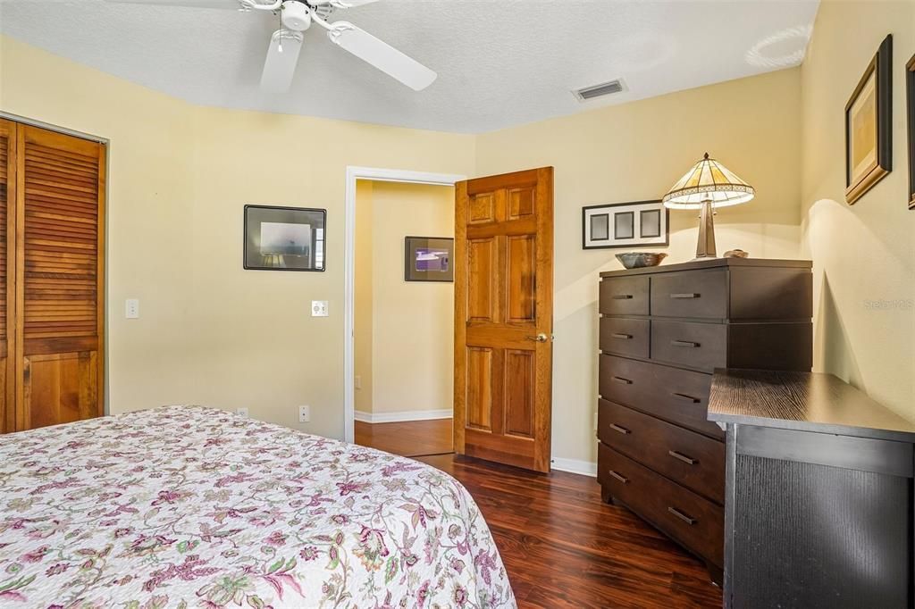 For Sale: $245,000 (2 beds, 2 baths, 1339 Square Feet)