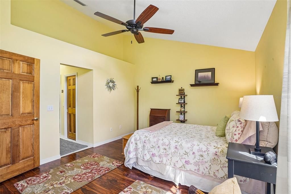 For Sale: $245,000 (2 beds, 2 baths, 1339 Square Feet)