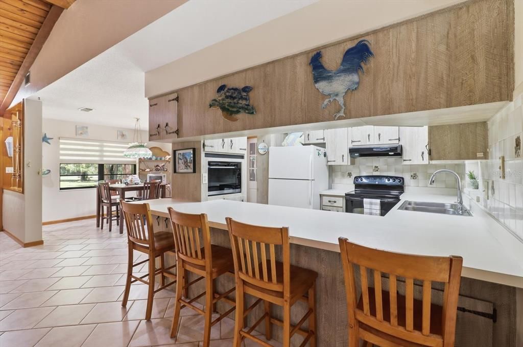 For Sale: $650,000 (3 beds, 2 baths, 1932 Square Feet)