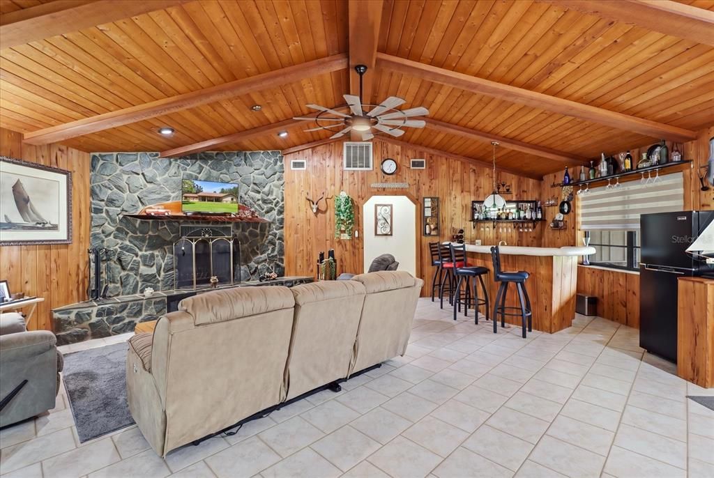 For Sale: $650,000 (3 beds, 2 baths, 1932 Square Feet)