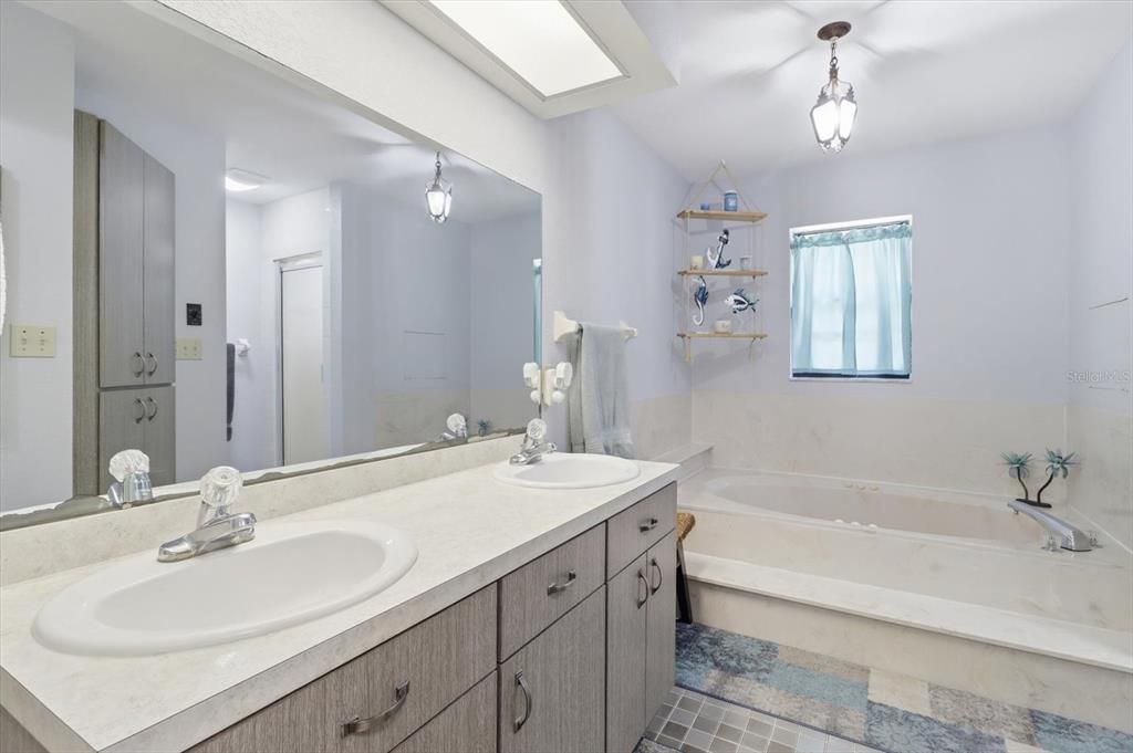 For Sale: $650,000 (3 beds, 2 baths, 1932 Square Feet)