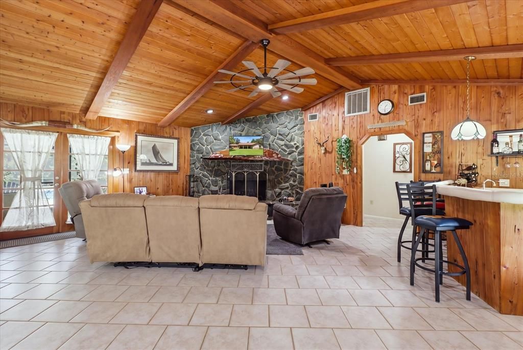 For Sale: $650,000 (3 beds, 2 baths, 1932 Square Feet)