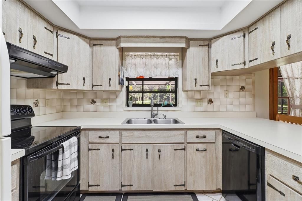 For Sale: $650,000 (3 beds, 2 baths, 1932 Square Feet)