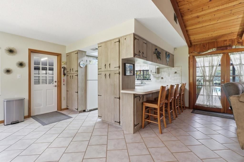 For Sale: $650,000 (3 beds, 2 baths, 1932 Square Feet)