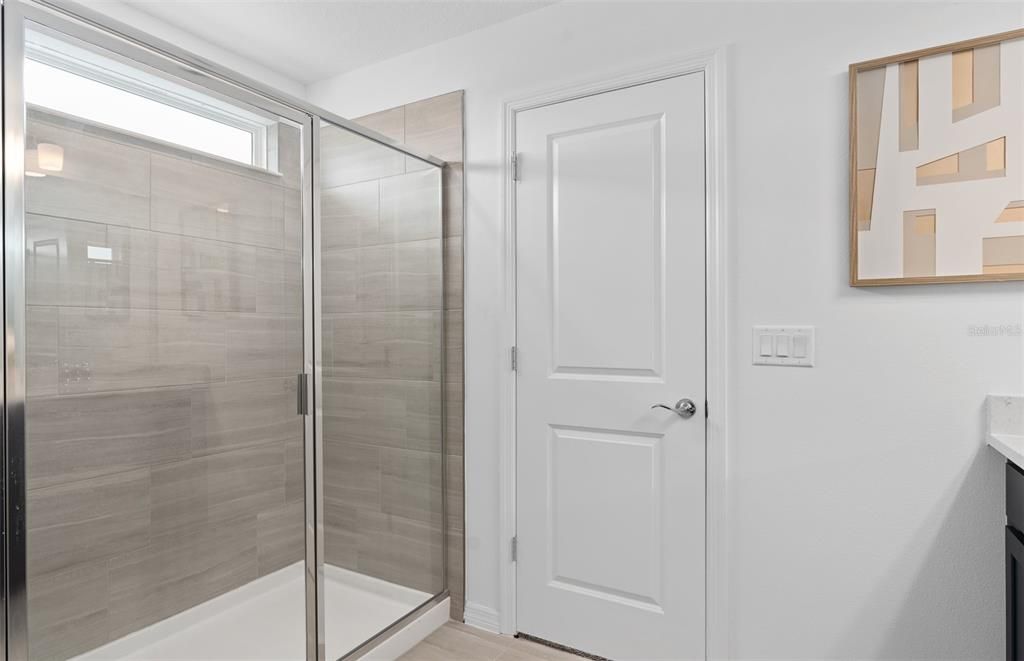 En Venta: $406,990 (4 camas, 3 baños, 2341 Pies cuadrados)