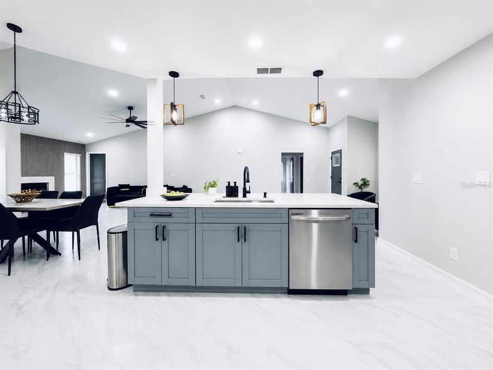 На продажу: $465,000 (4 спален, 2 ванн, 1776 Квадратных фут)