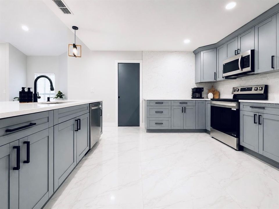 На продажу: $465,000 (4 спален, 2 ванн, 1776 Квадратных фут)