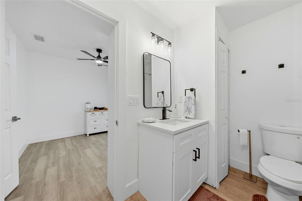 На продажу: $289,900 (2 спален, 2 ванн, 899 Квадратных фут)