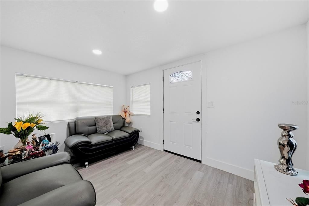 На продажу: $289,900 (2 спален, 2 ванн, 899 Квадратных фут)