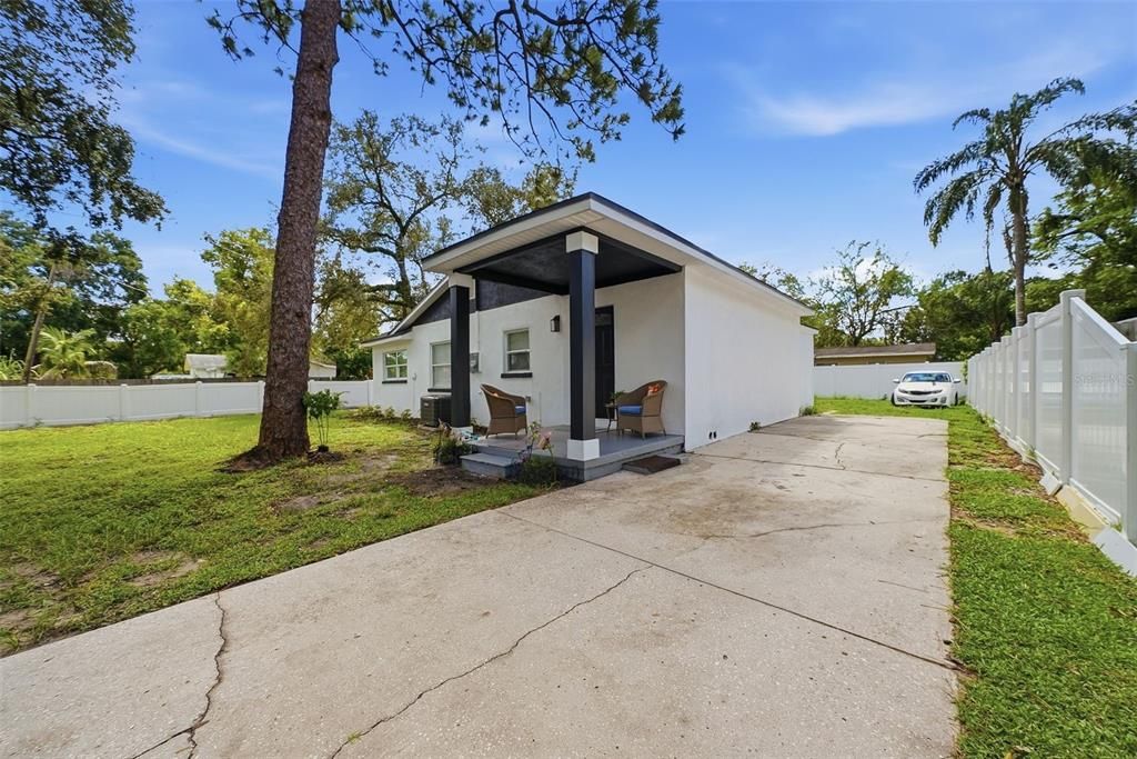 На продажу: $289,900 (2 спален, 2 ванн, 899 Квадратных фут)