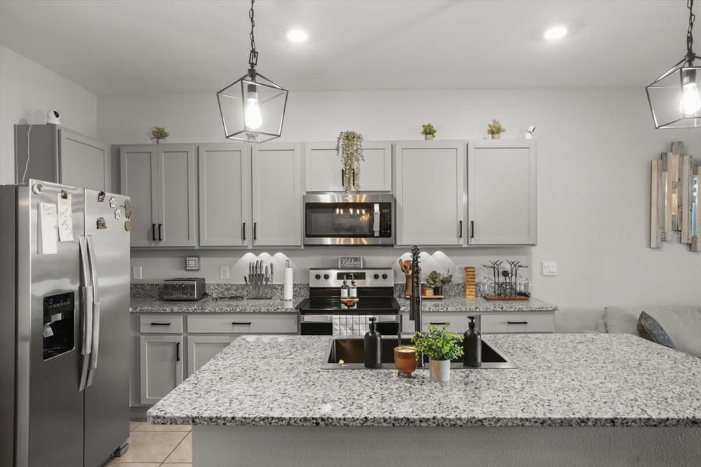 For Sale: $320,000 (3 beds, 2 baths, 1707 Square Feet)